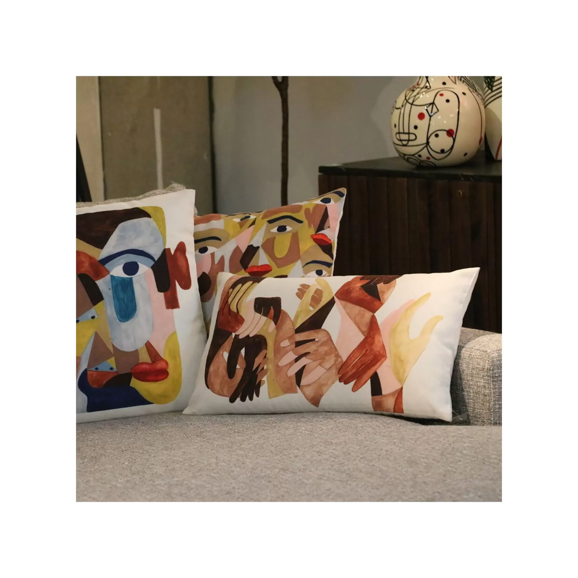 Coussin Artistic Mains ^KARE Design Sale
